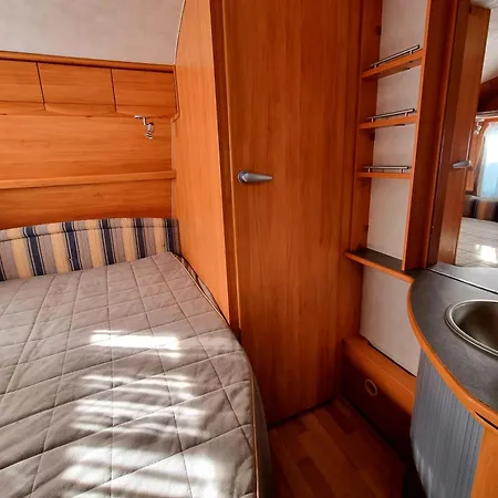 Campingplatz Przyczepa Adria Sole Na Kormoran